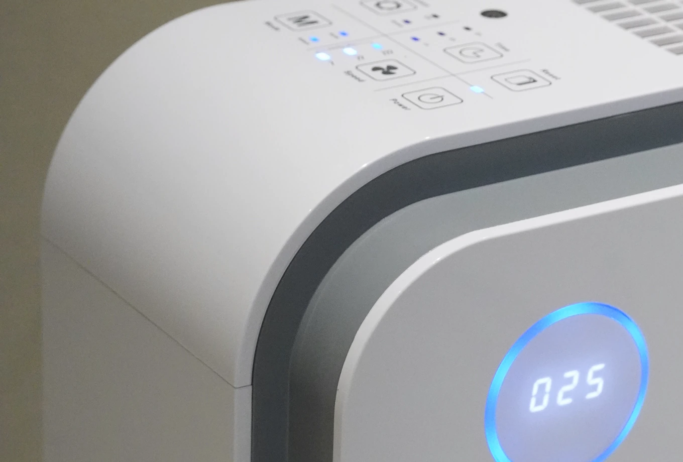 TAFCO AirSHEL 058 air purifier with a built-in PM2.5 sensor for real-time air quality monitoring.